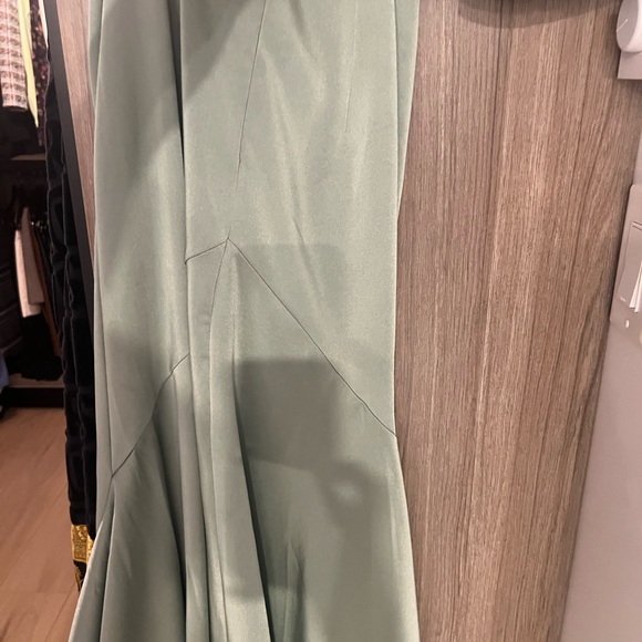 Formal dress - Picture 2 of 6